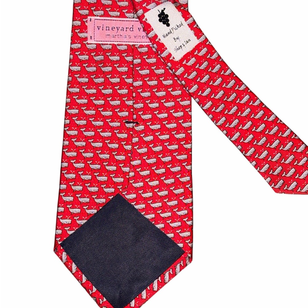 🐳Vineyard Vines Red and Blue Patterned Tie Whale Design 🐳 - Picture 2 of 3